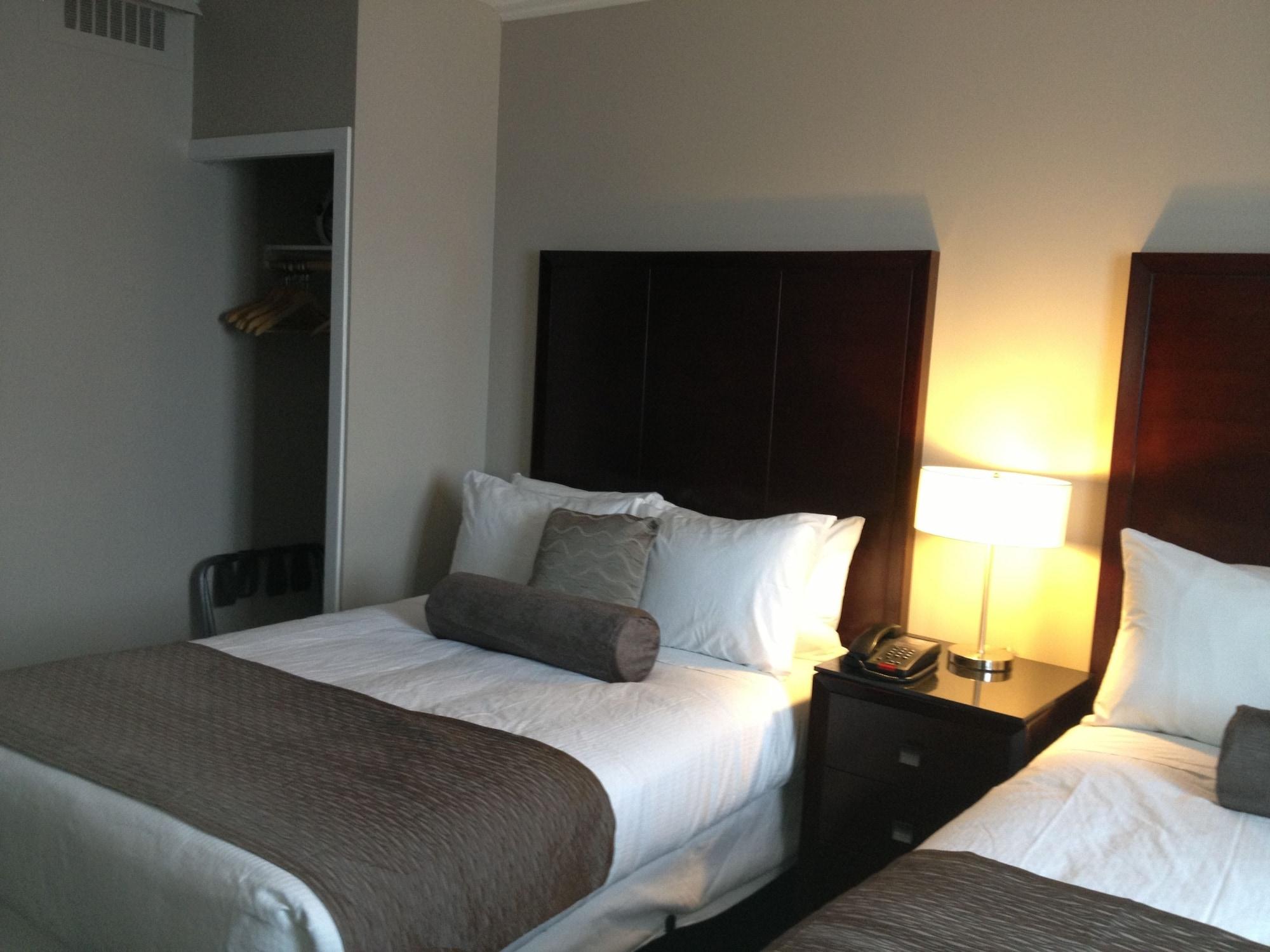 Capital City Center Hotel Вікторія Екстер'єр фото