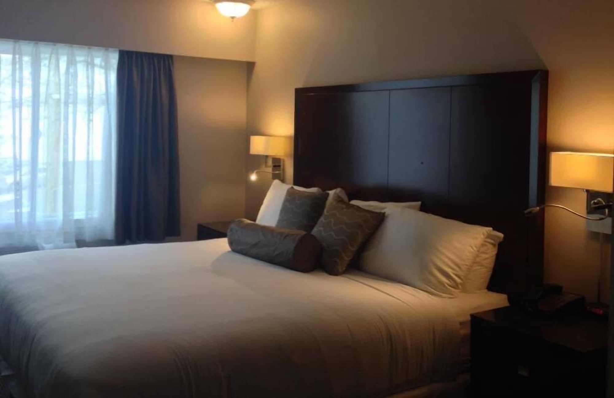 Capital City Center Hotel Вікторія Екстер'єр фото