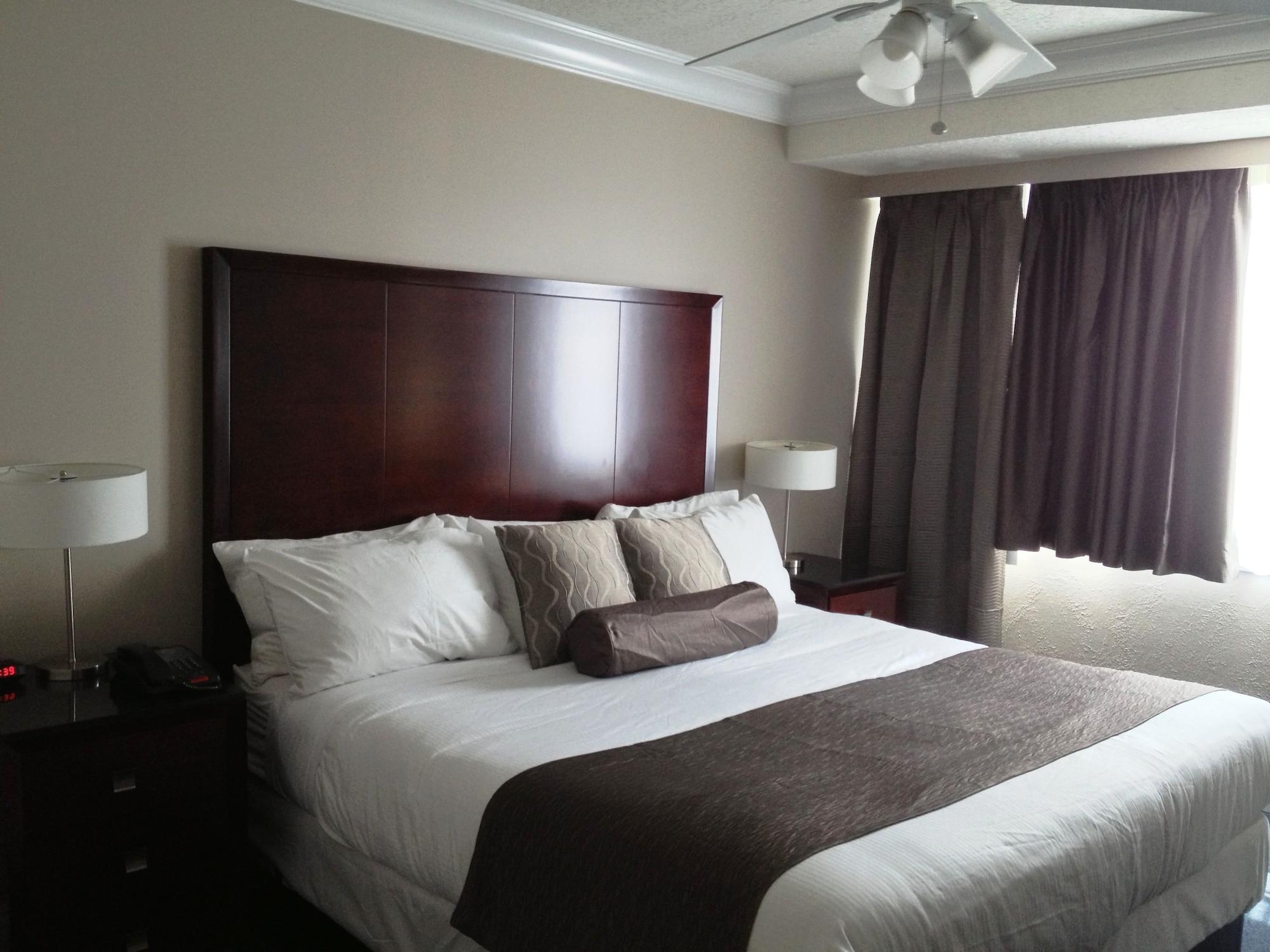 Capital City Center Hotel Вікторія Екстер'єр фото
