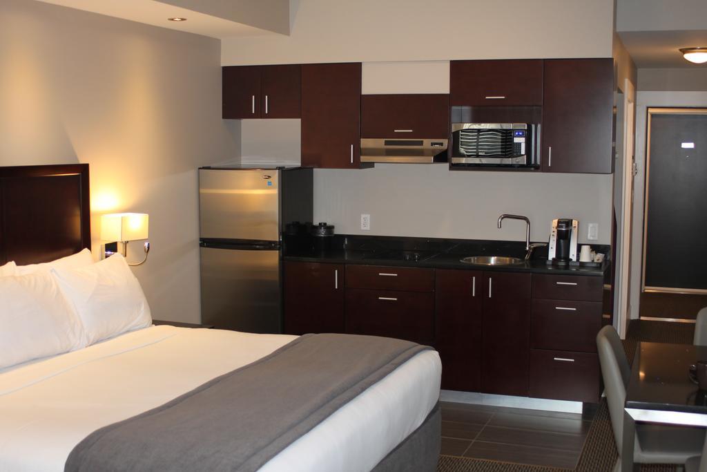 Capital City Center Hotel Вікторія Екстер'єр фото
