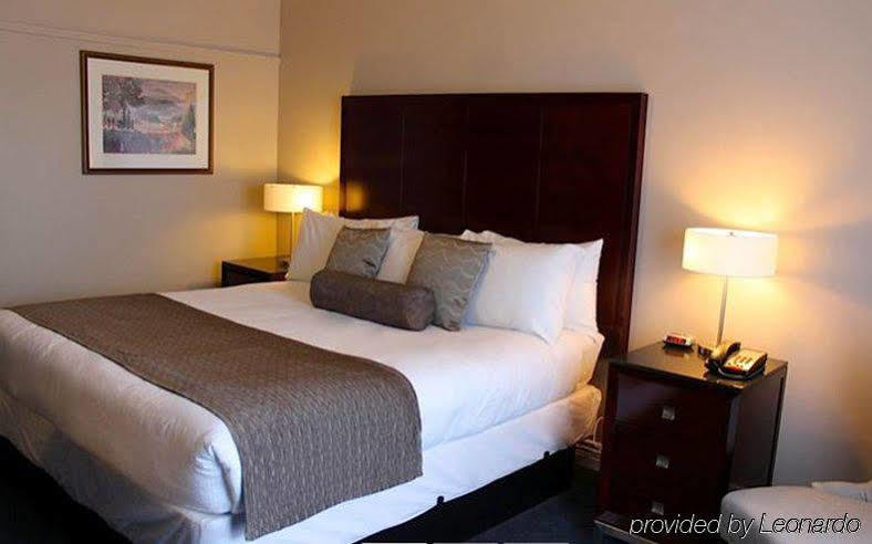Capital City Center Hotel Вікторія Екстер'єр фото